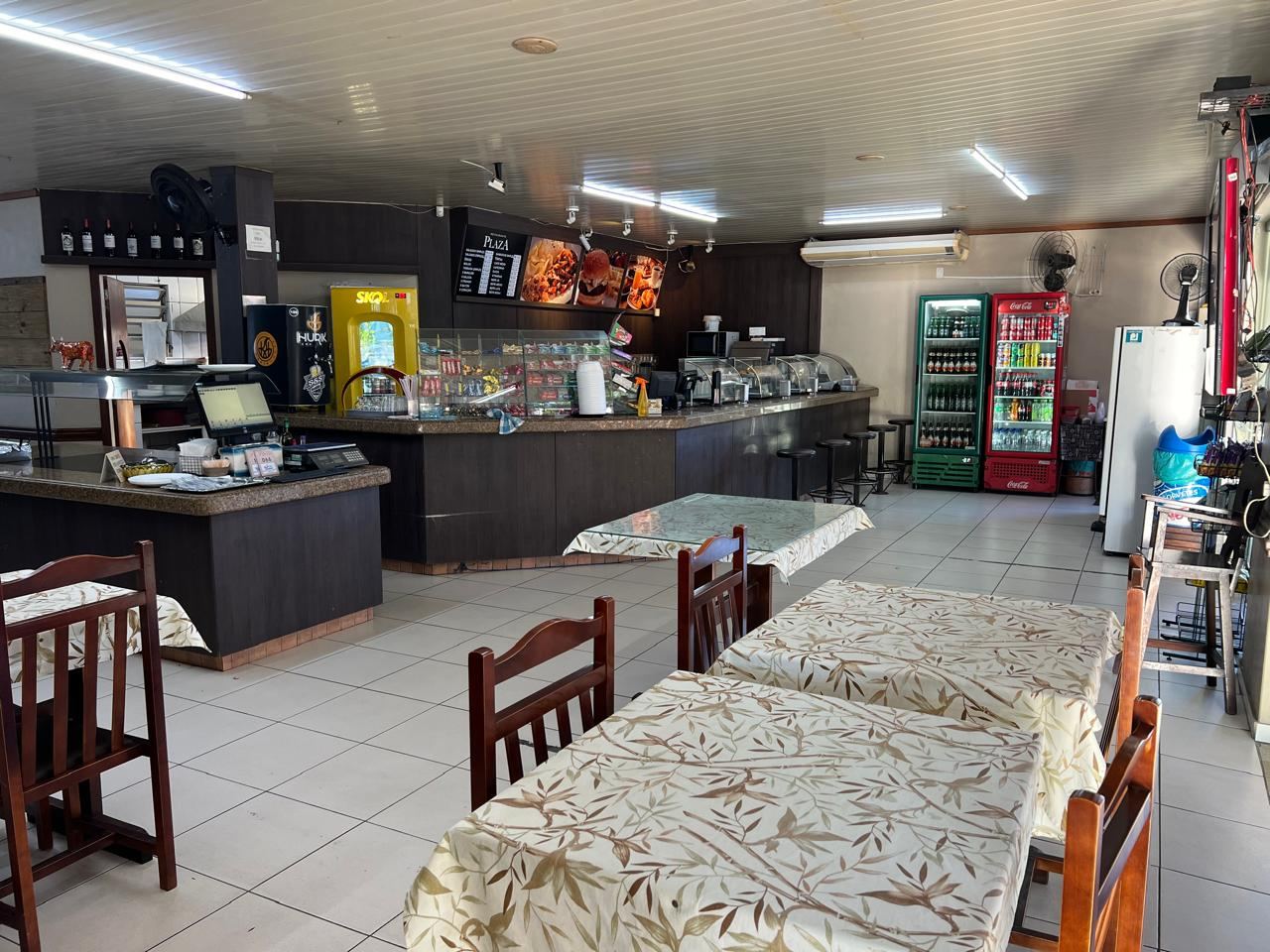 Balcão de buffet do Restaurante e Lanchonete Plaza em Araranguá
